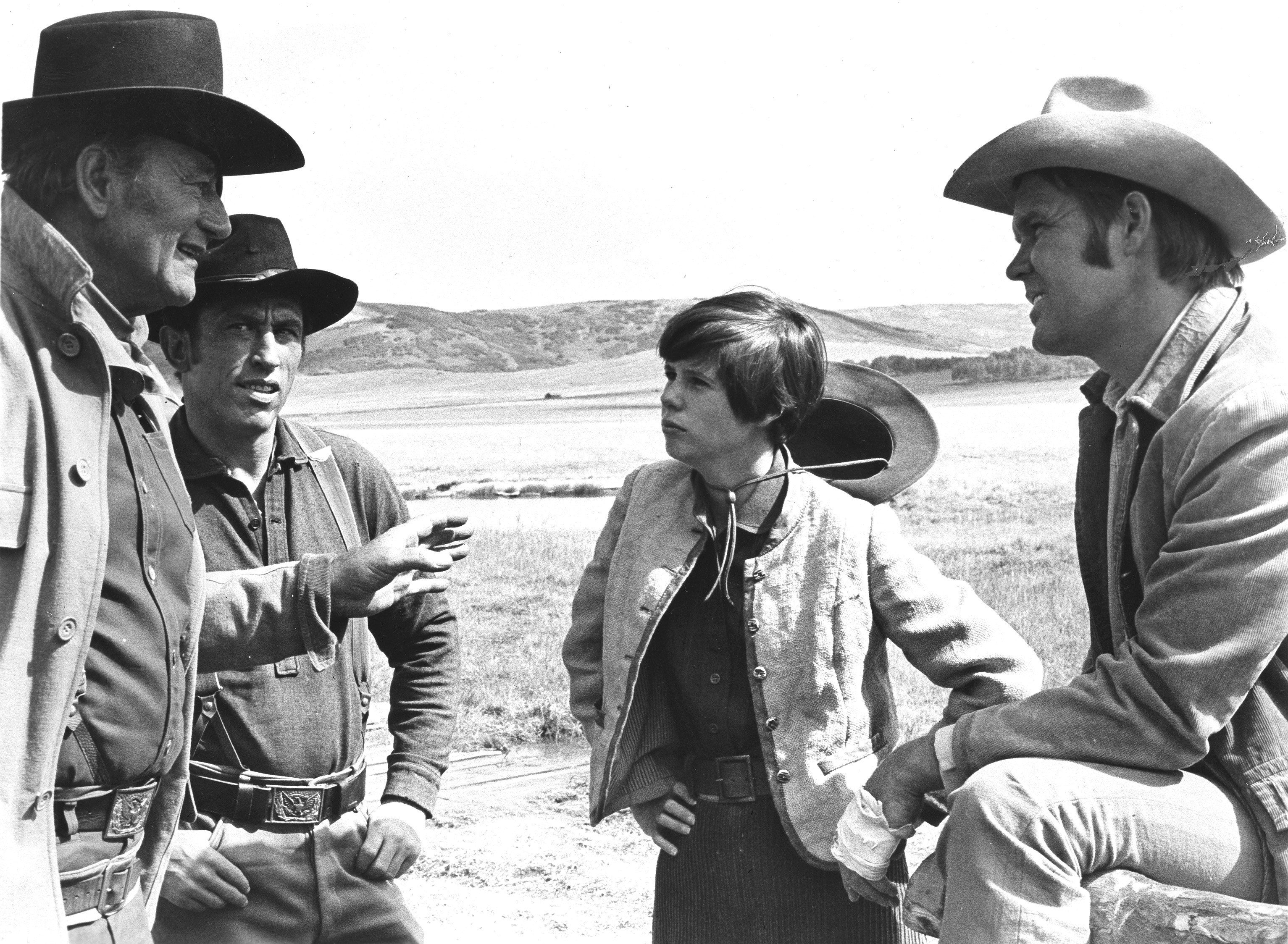 Still of John Wayne, Glen Campbell, Kim Darby and Ron Soble in True Grit (1969)