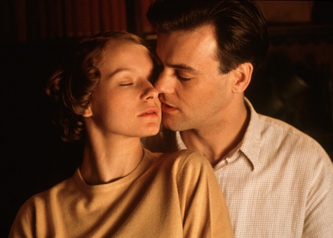 Still of Rupert Graves and Samantha Morton in Dreaming of Joseph Lees (1999)