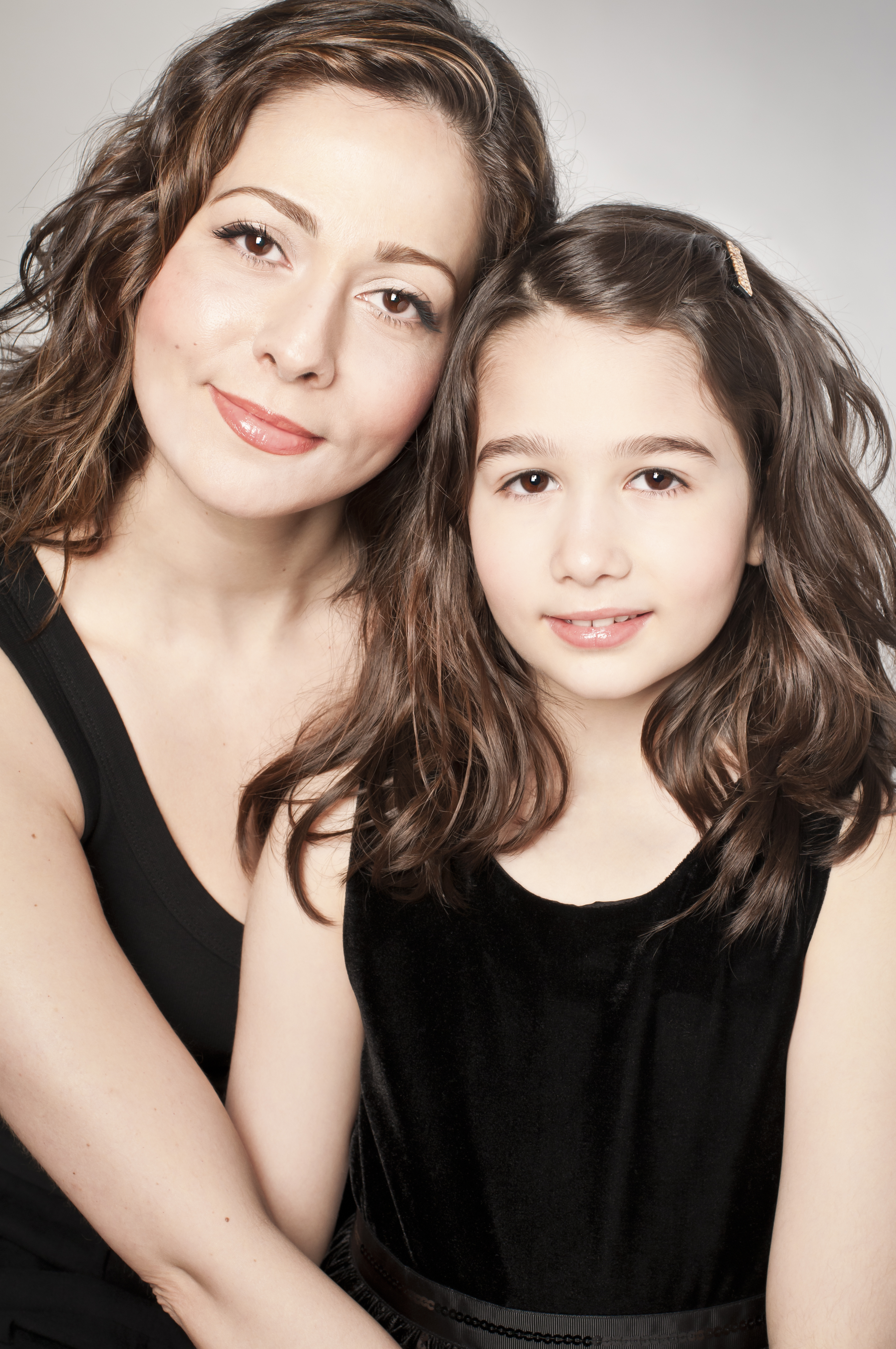 Mina Alexandra Gorelick with mom Mahsa Ghorbankarimi: April 2015