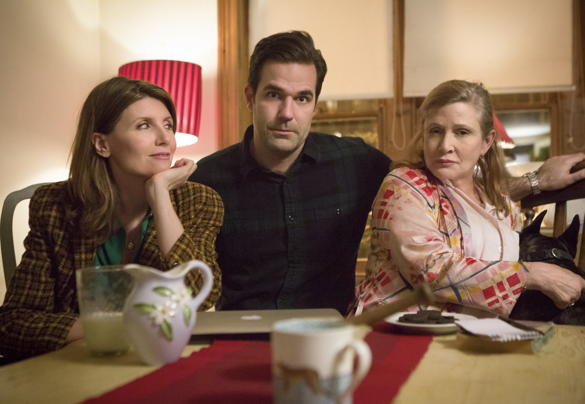 Still of Carrie Fisher, Sharon Horgan and Rob Delaney in Catastrophe (2015)