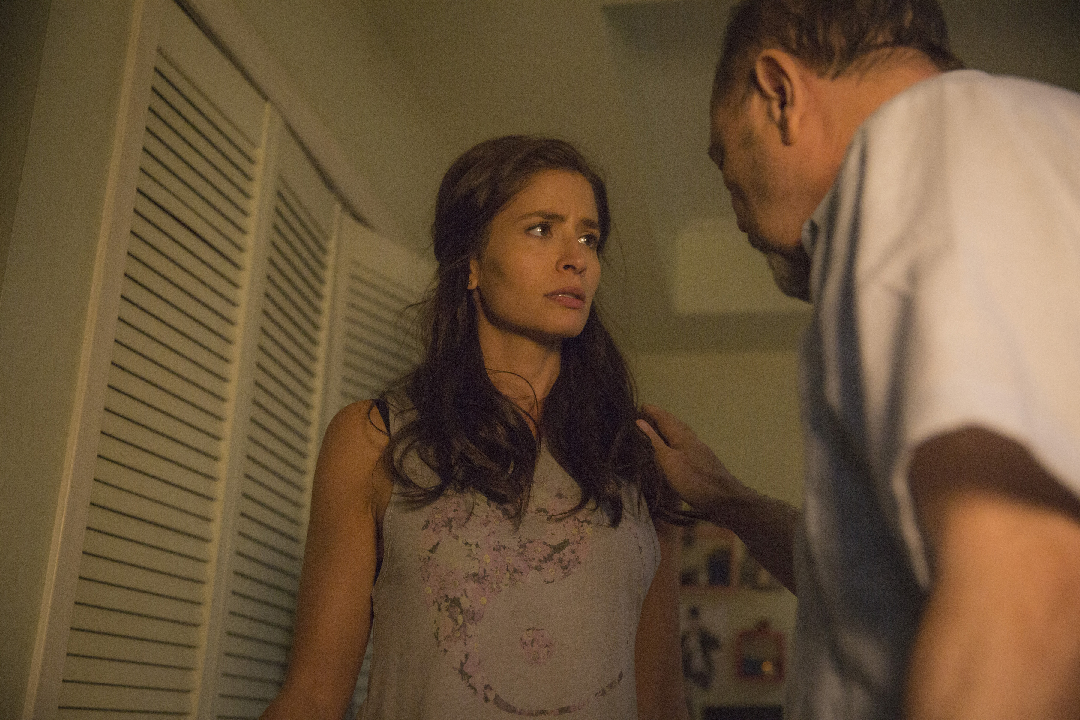 Still of Rubén Blades and Mercedes Mason in Fear the Walking Dead (2015)