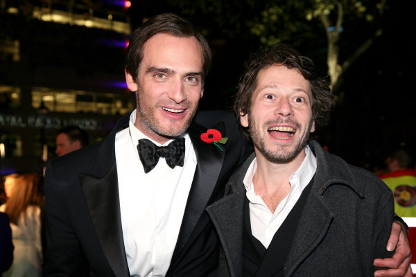 Mathieu Amalric and Anatole Taubman at event of Paguodos kvantas (2008)