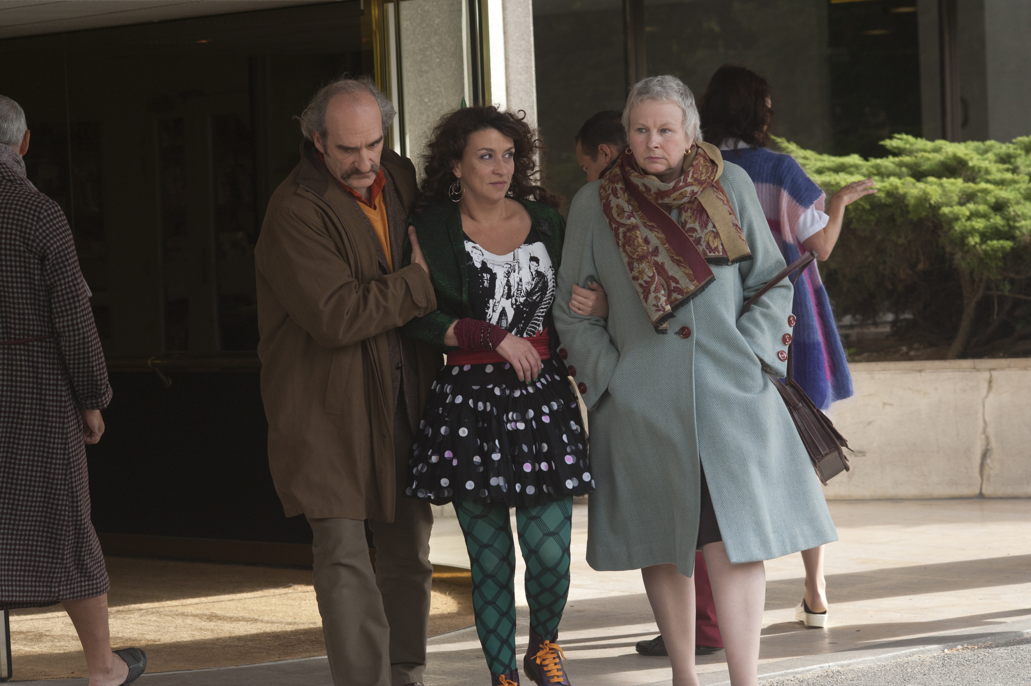 Still of Noémie Lvovsky, Yolande Moreau and Michel Vuillermoz in Camille redouble (2012)
