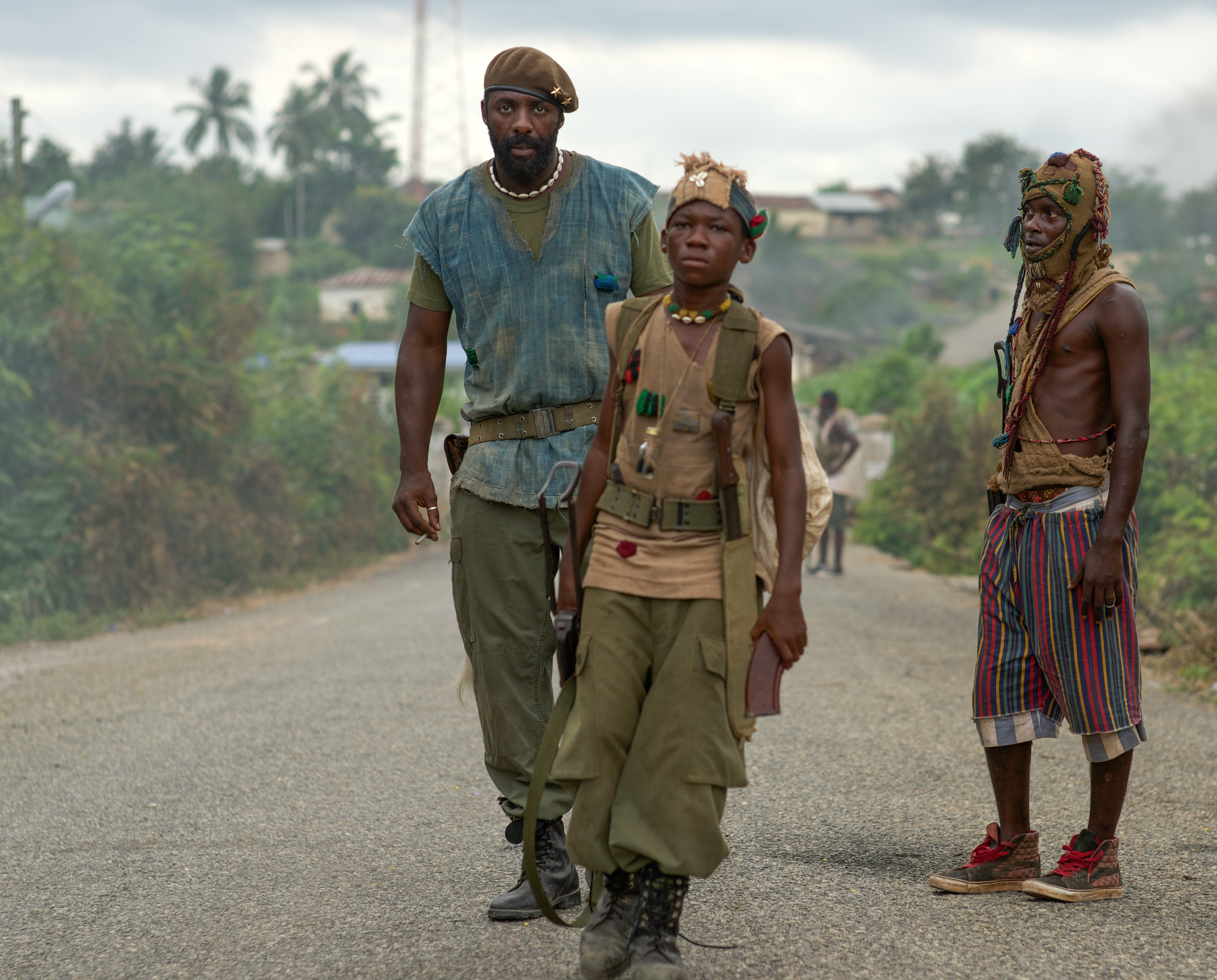 Still of Idris Elba and Abraham Attah in Beasts of No Nation (2015)