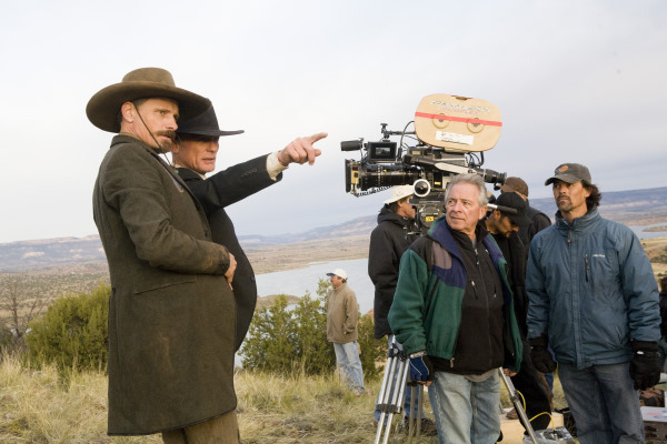 Still of Ed Harris and Viggo Mortensen in Appaloosa (2008)