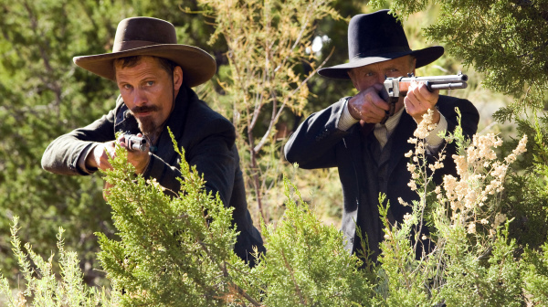 Still of Ed Harris and Viggo Mortensen in Appaloosa (2008)