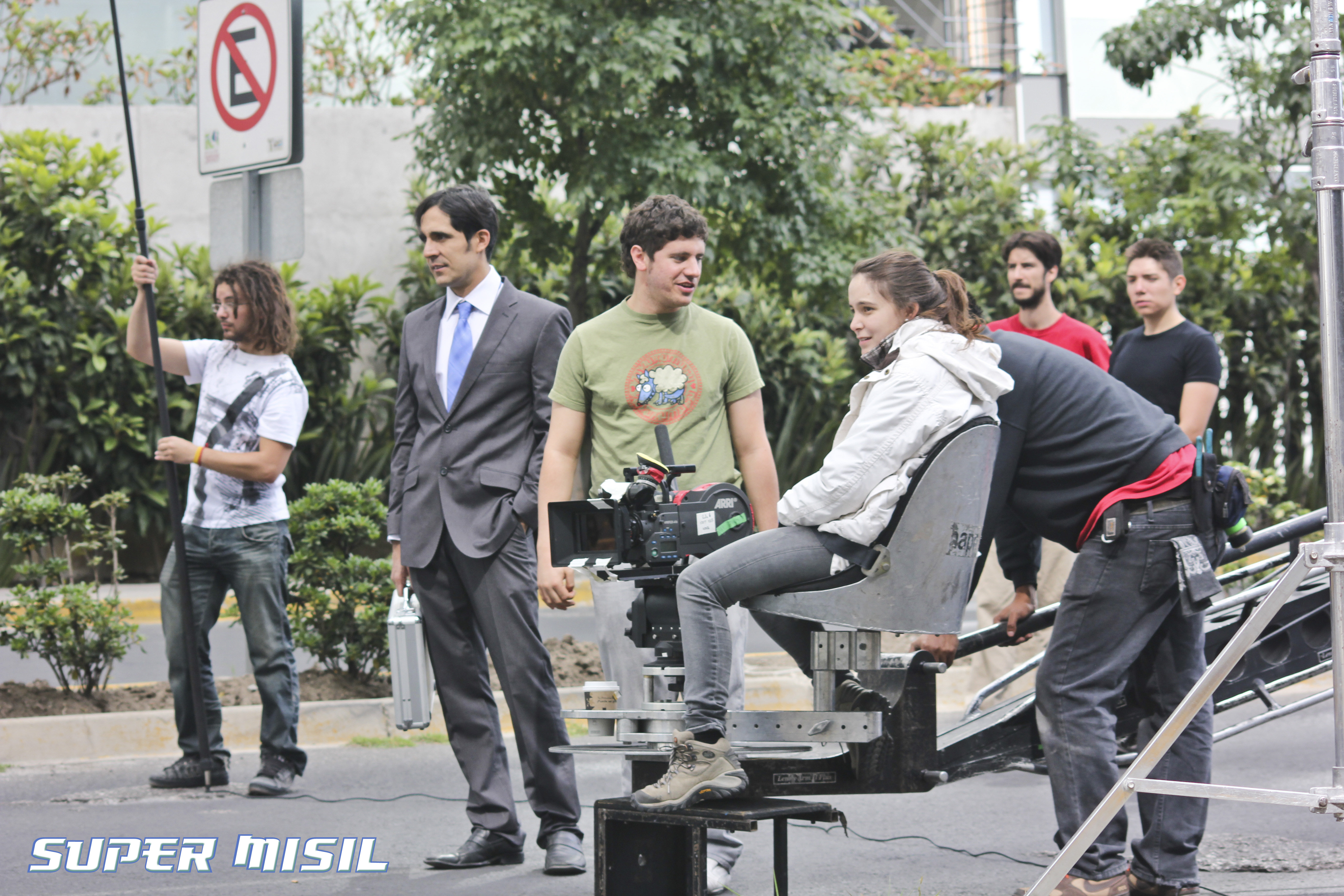 Still of Leslie Montero, Javier Arcelus and Aquiles Cervantes in Supermisil (2013)