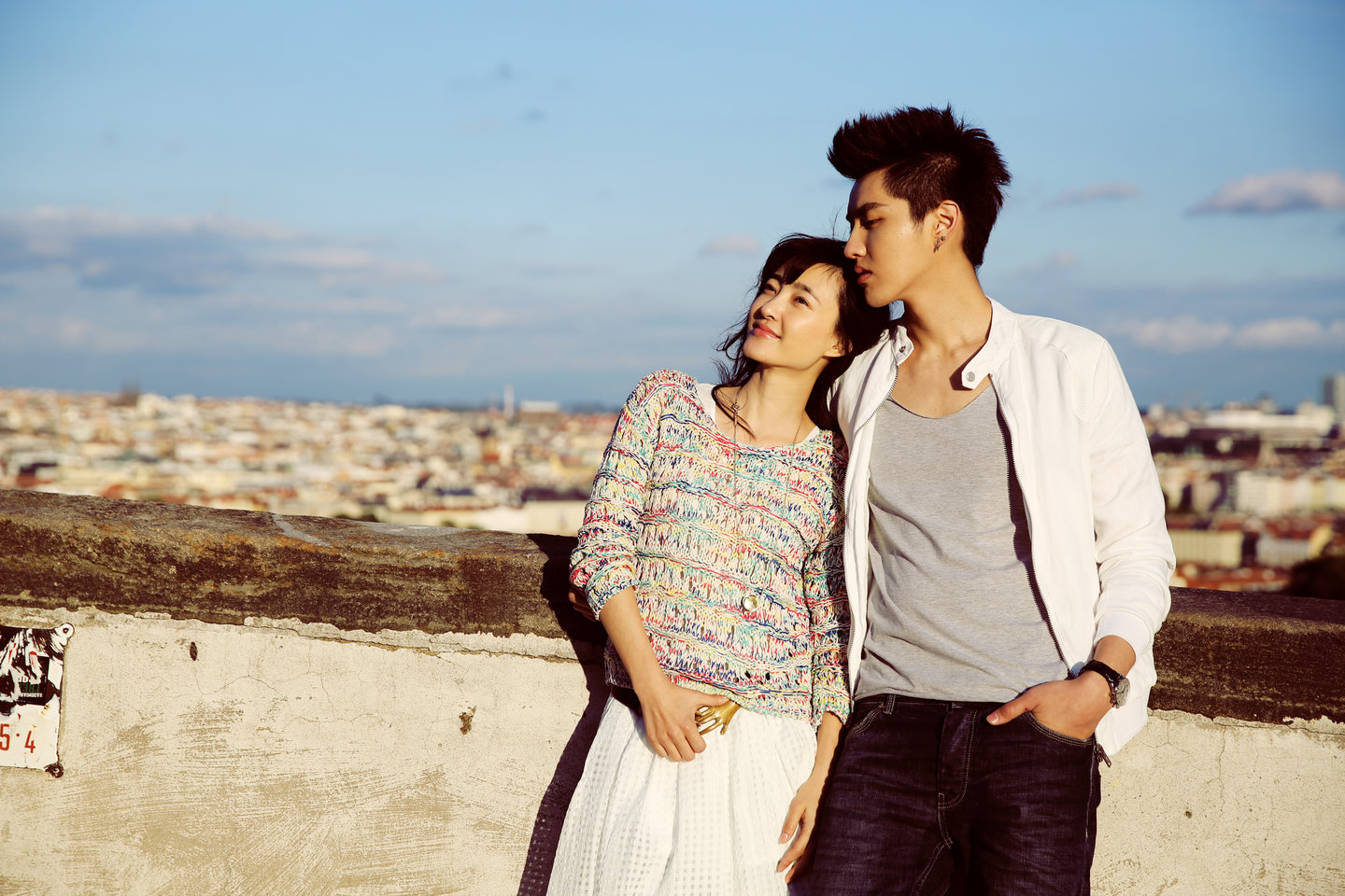 Still of Likun Wang and Kris Wu in You yi ge di fang zhi you wo men zhi dao (2015)