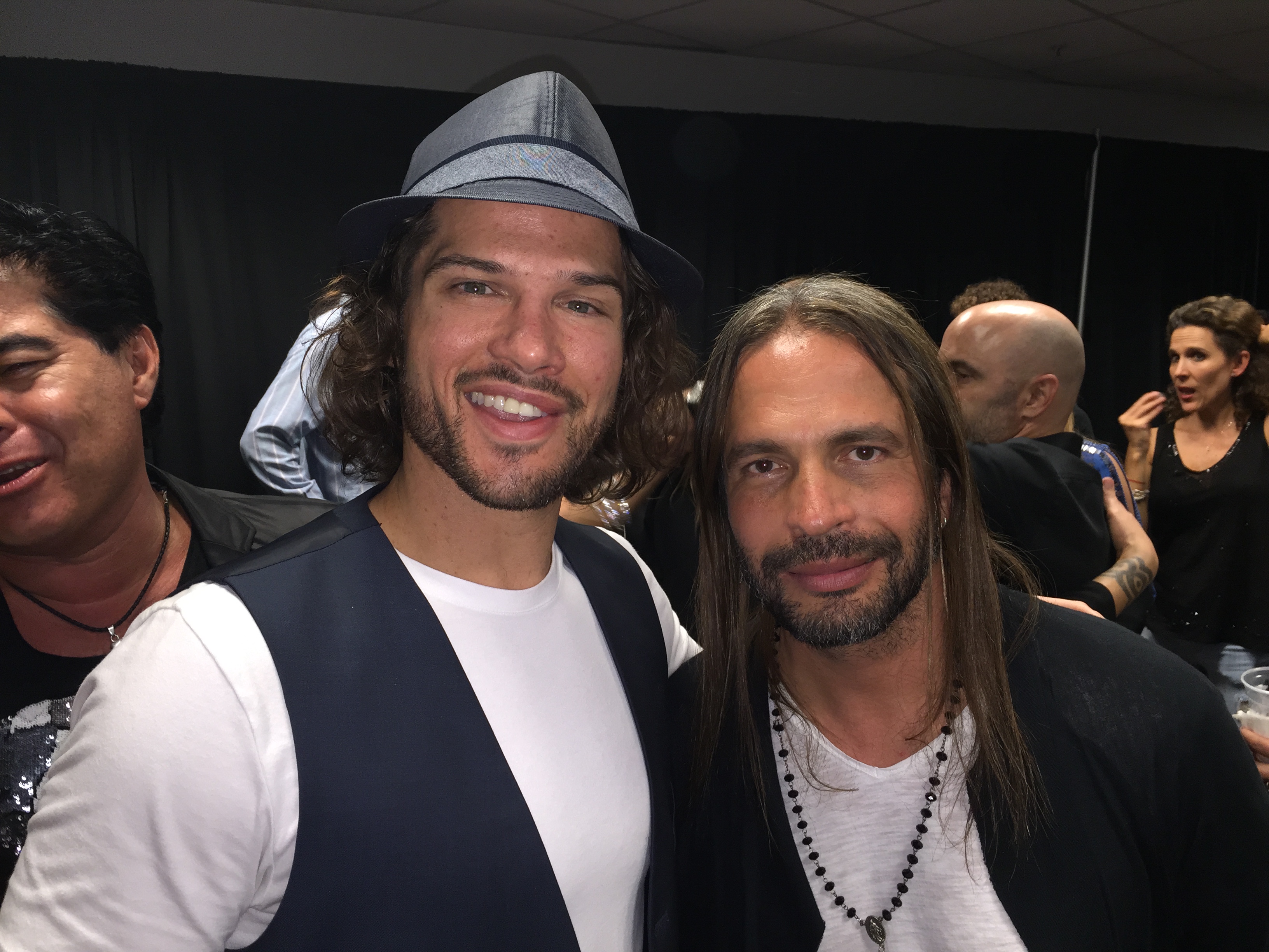 Evan_Charles_Backstage_With_Mana_Lead_Guitar_and_Grammy_winner_Sergio_Vallín