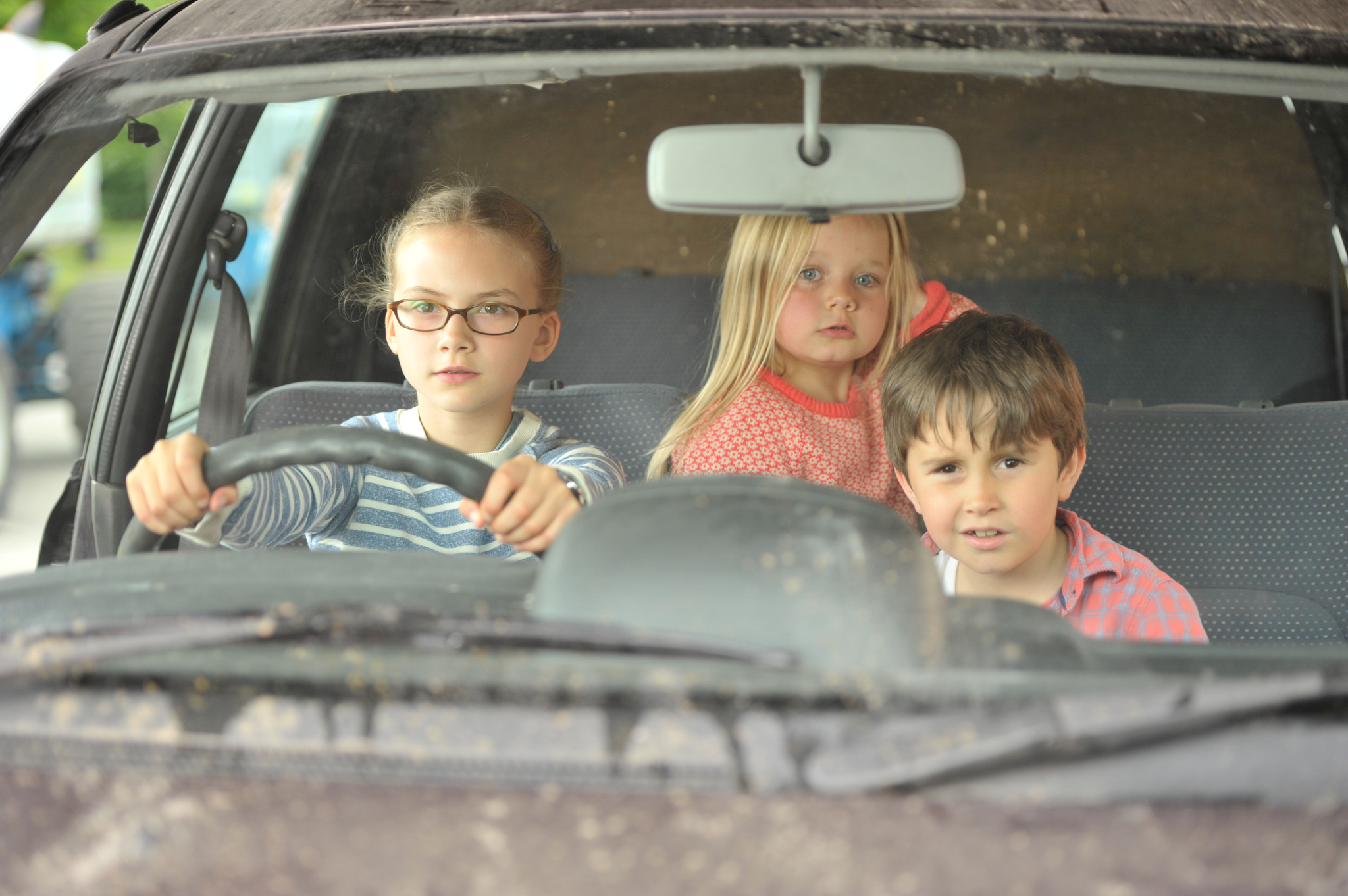 Still of Bobby Smalldridge, Emilia Jones and Harriet Turnbull in What We Did on Our Holiday (2014)