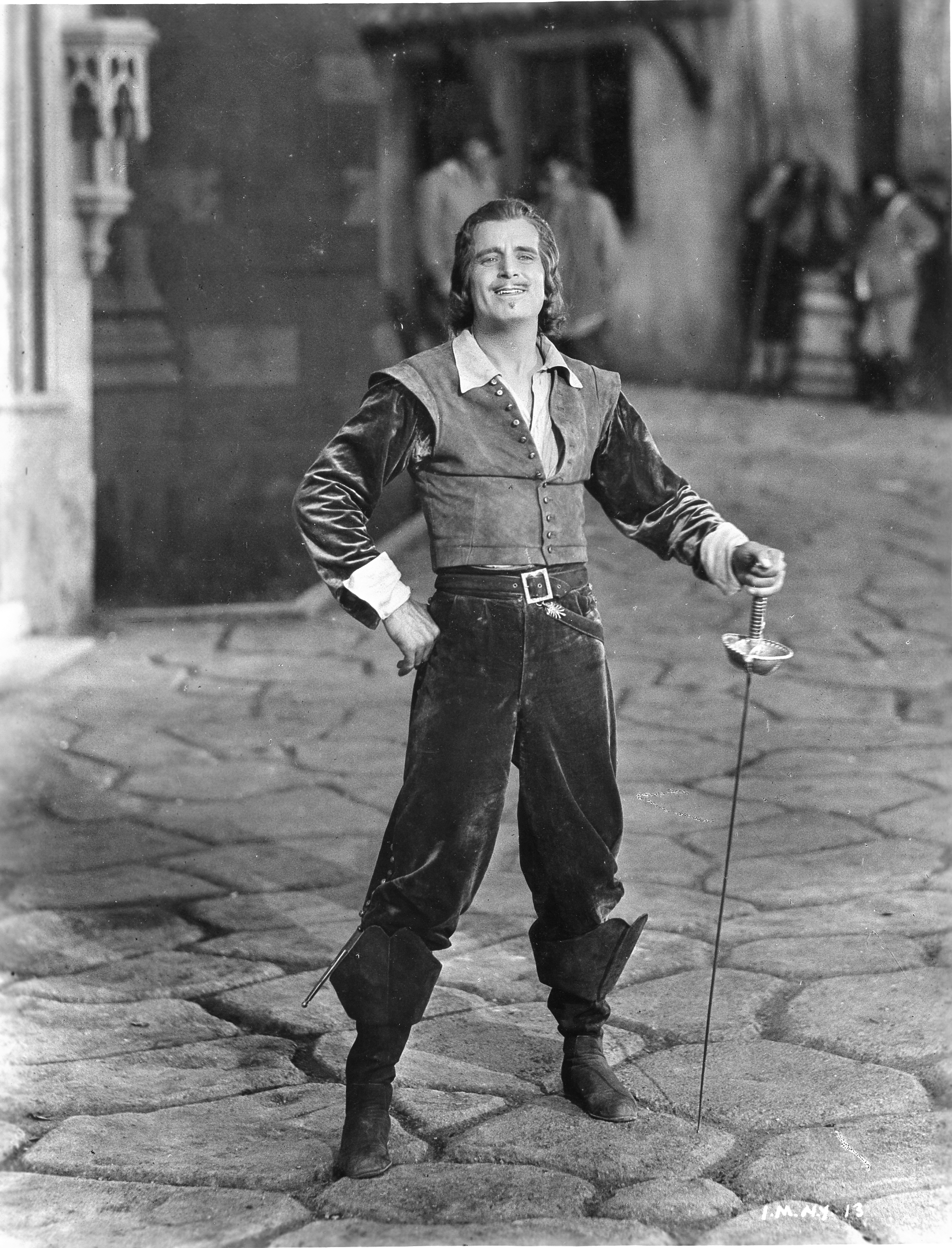 Still of Douglas Fairbanks in The Iron Mask (1929)