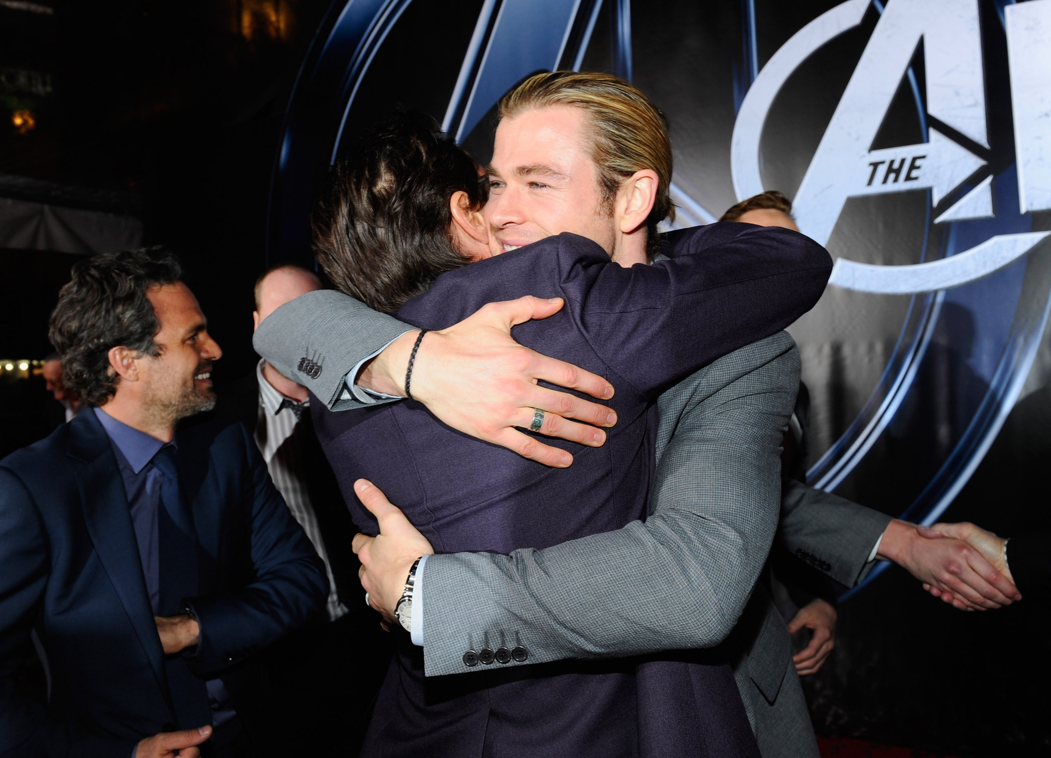 Robert Downey Jr. and Chris Hemsworth at event of Kersytojai (2012)