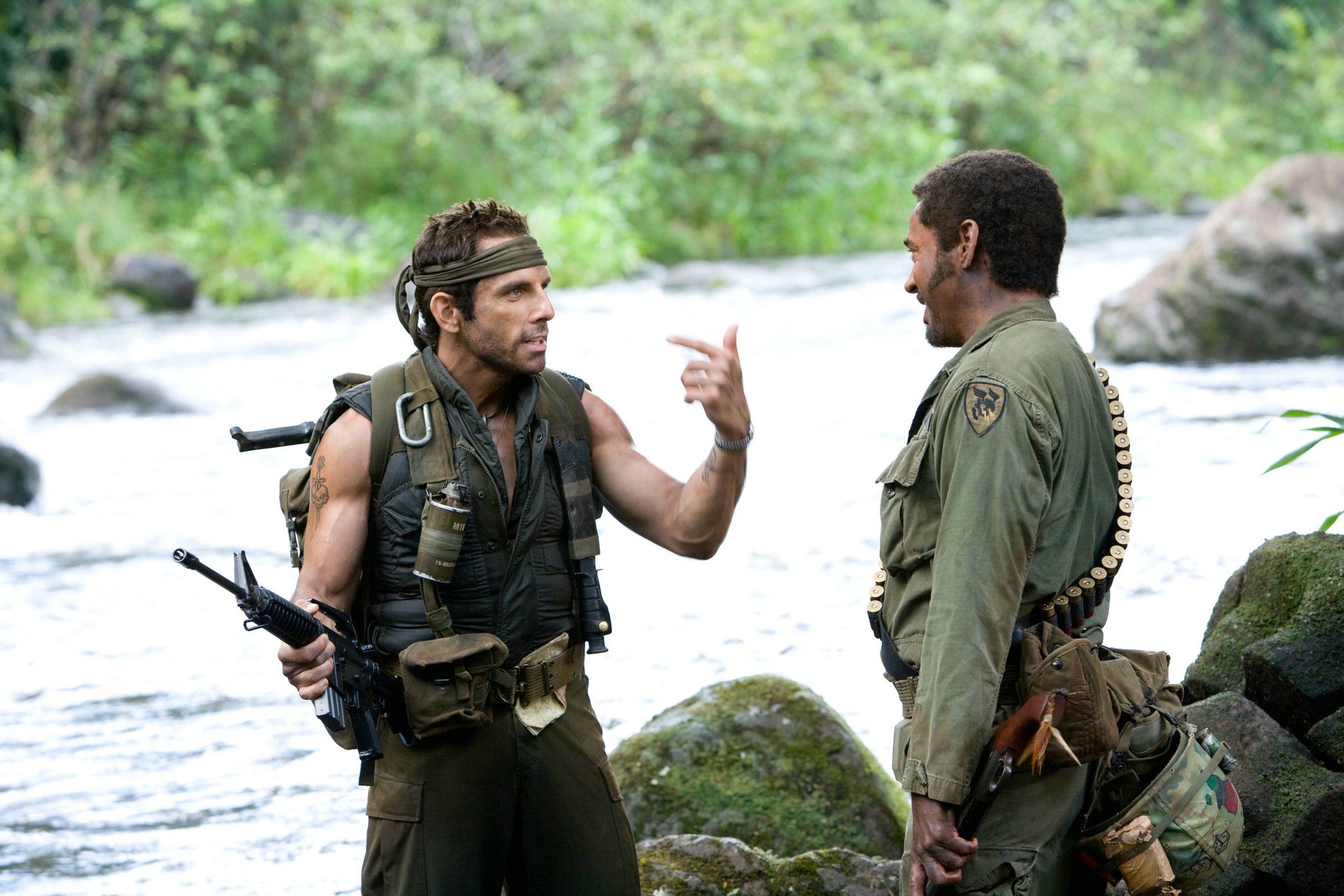 Still of Robert Downey Jr. and Ben Stiller in Griaustinis tropikuose (2008)