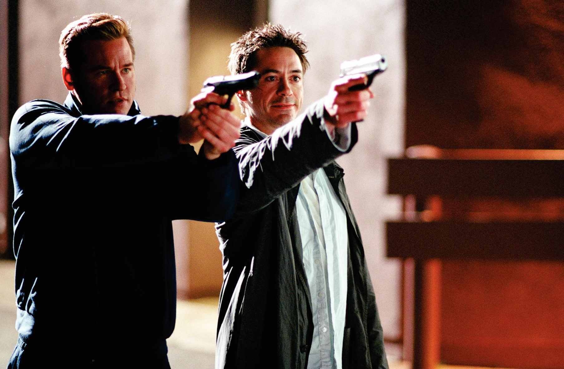 Still of Val Kilmer and Robert Downey Jr. in Kiss Kiss Bang Bang (2005)