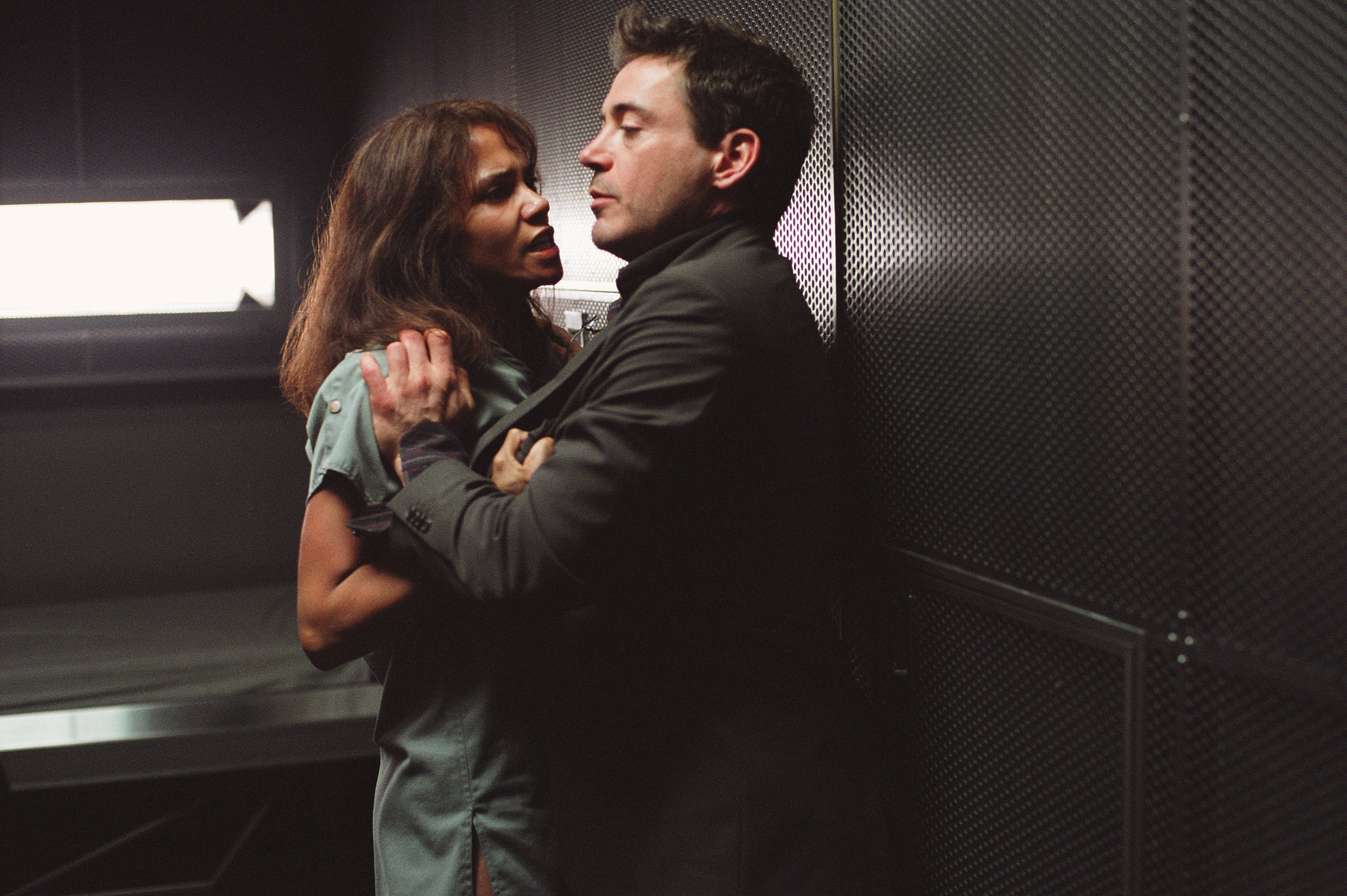Still of Robert Downey Jr. and Halle Berry in Gothika (2003)