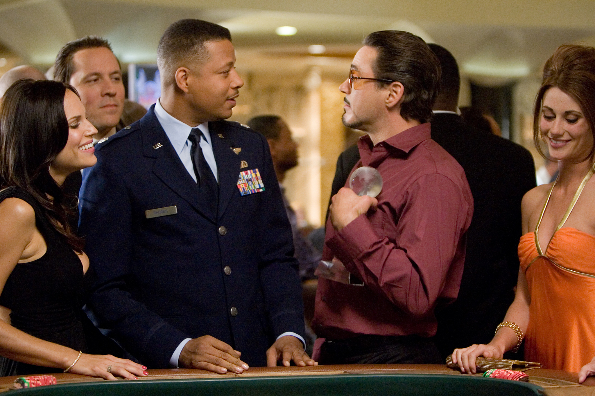 Still of Robert Downey Jr., Terrence Howard and Jon Favreau in Gelezinis zmogus (2008)