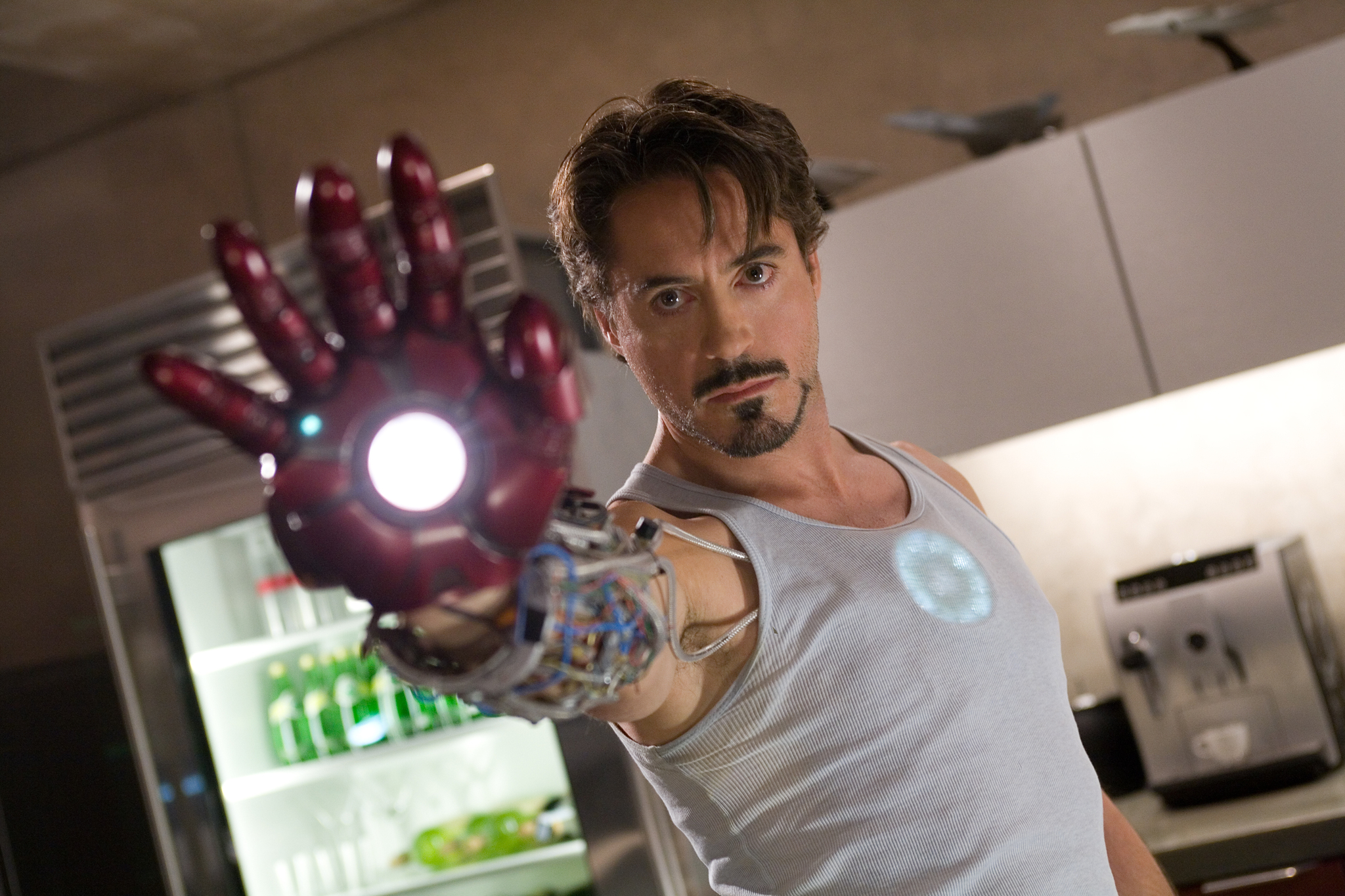 Still of Robert Downey Jr. in Gelezinis zmogus (2008)