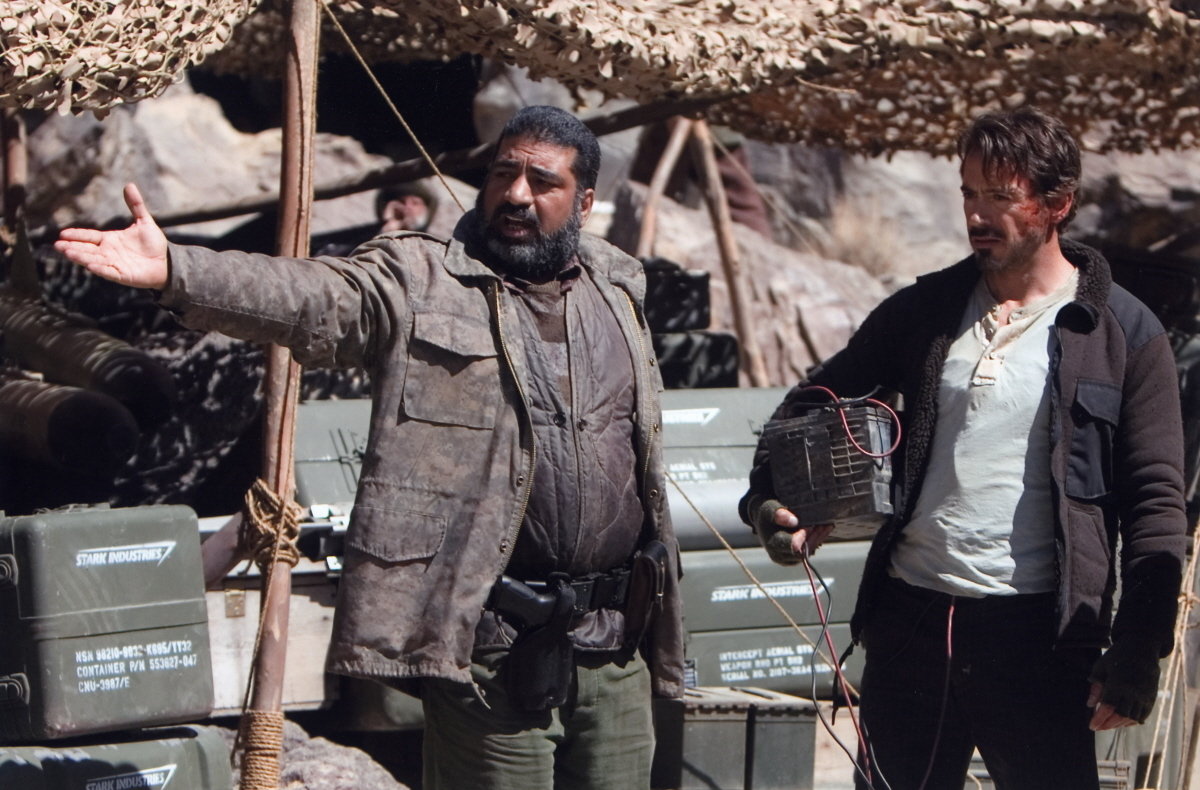 Robert Downey Jr. and Sayed Badreya in Gelezinis zmogus (2008)