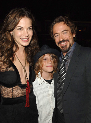 Robert Downey Jr., Michelle Monaghan and Indio Falconer Downey at event of Kiss Kiss Bang Bang (2005)