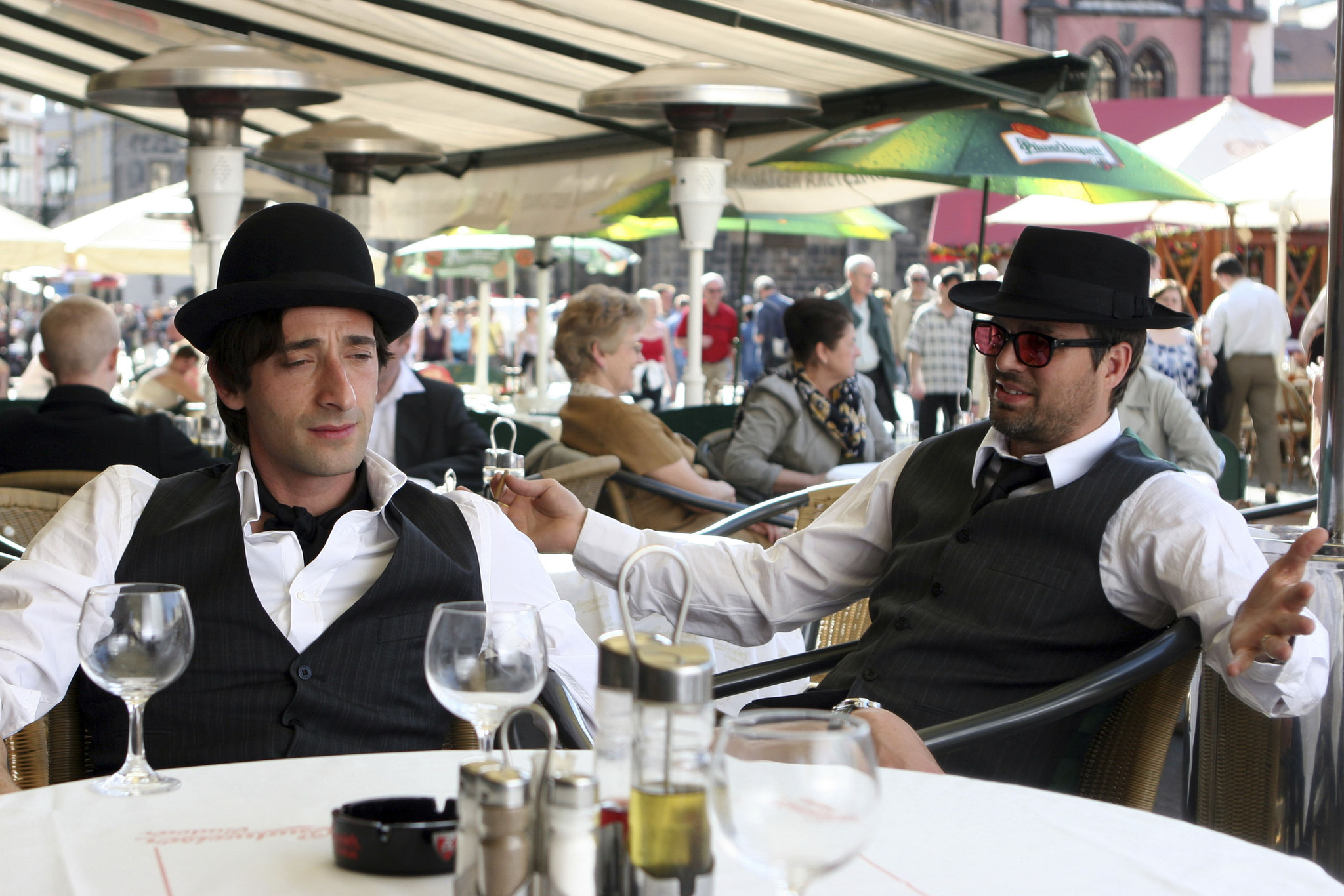 Still of Adrien Brody and Mark Ruffalo in The Brothers Bloom (2008)