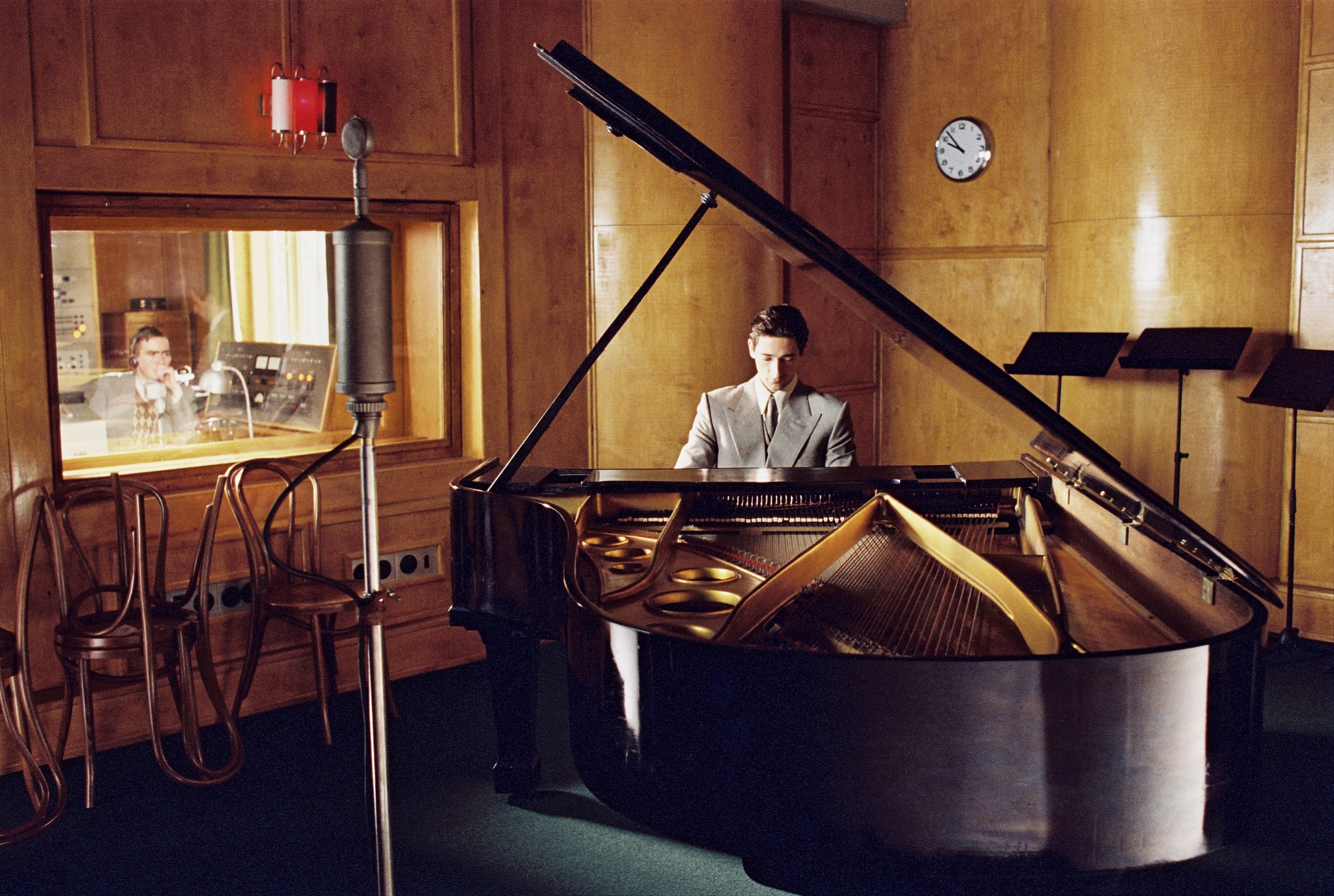 Still of Adrien Brody in Pianistas (2002)