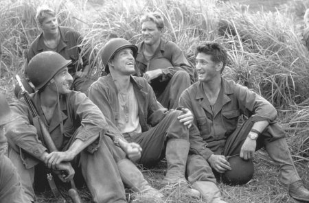 Still of Woody Harrelson, Sean Penn, Will Wallace, Adrien Brody and Dash Mihok in The Thin Red Line (1998)