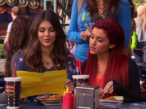 Still of Victoria Justice and Ariana Grande in Victorious (2010)