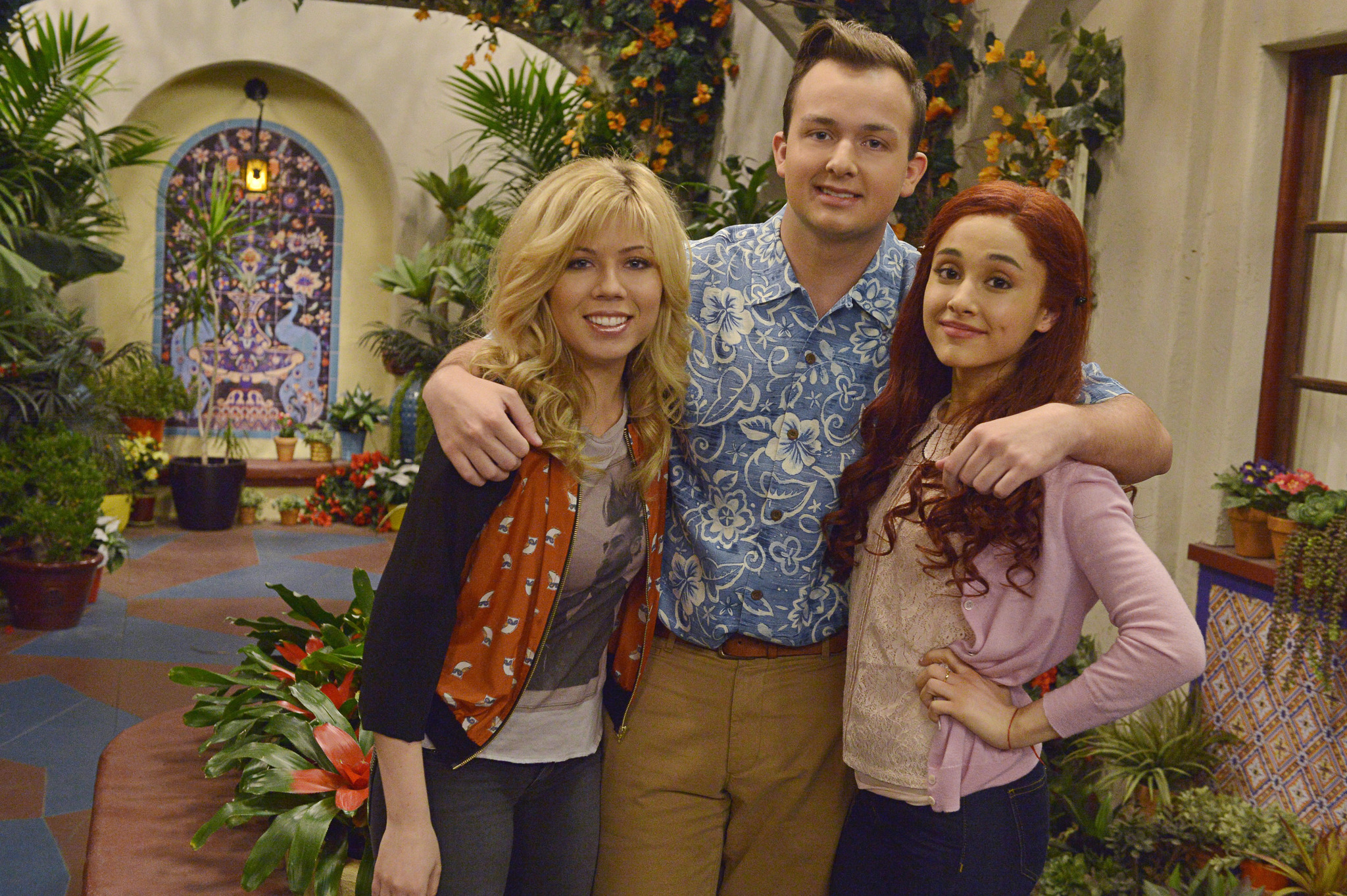 Still of Jennette McCurdy, Noah Munck and Ariana Grande in Sam & Cat (2013)