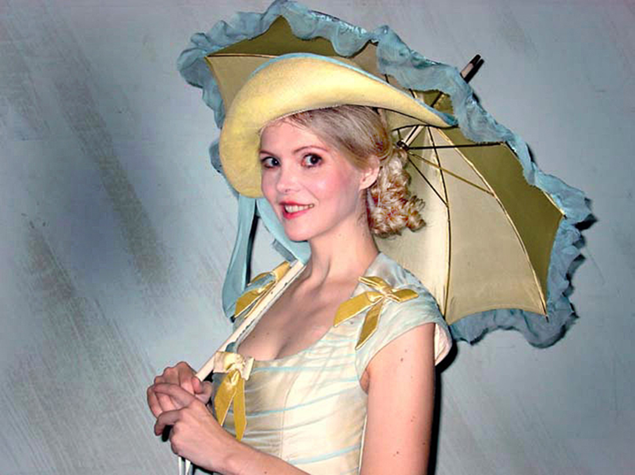 Aviana Alaïs Angelique Adell as Kate in Werther