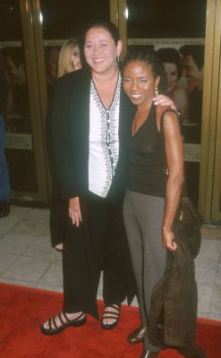 LisaGay Hamilton and Camryn Manheim at event of Three to Tango (1999)