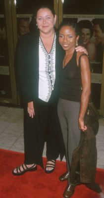 LisaGay Hamilton and Camryn Manheim at event of Three to Tango (1999)