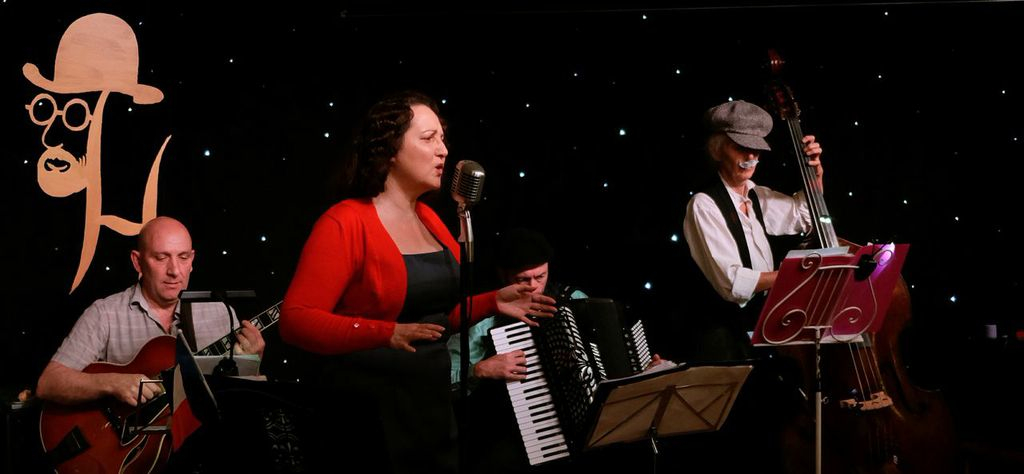 Carolyn Saint-Pé with her band The Sparrows of Paris