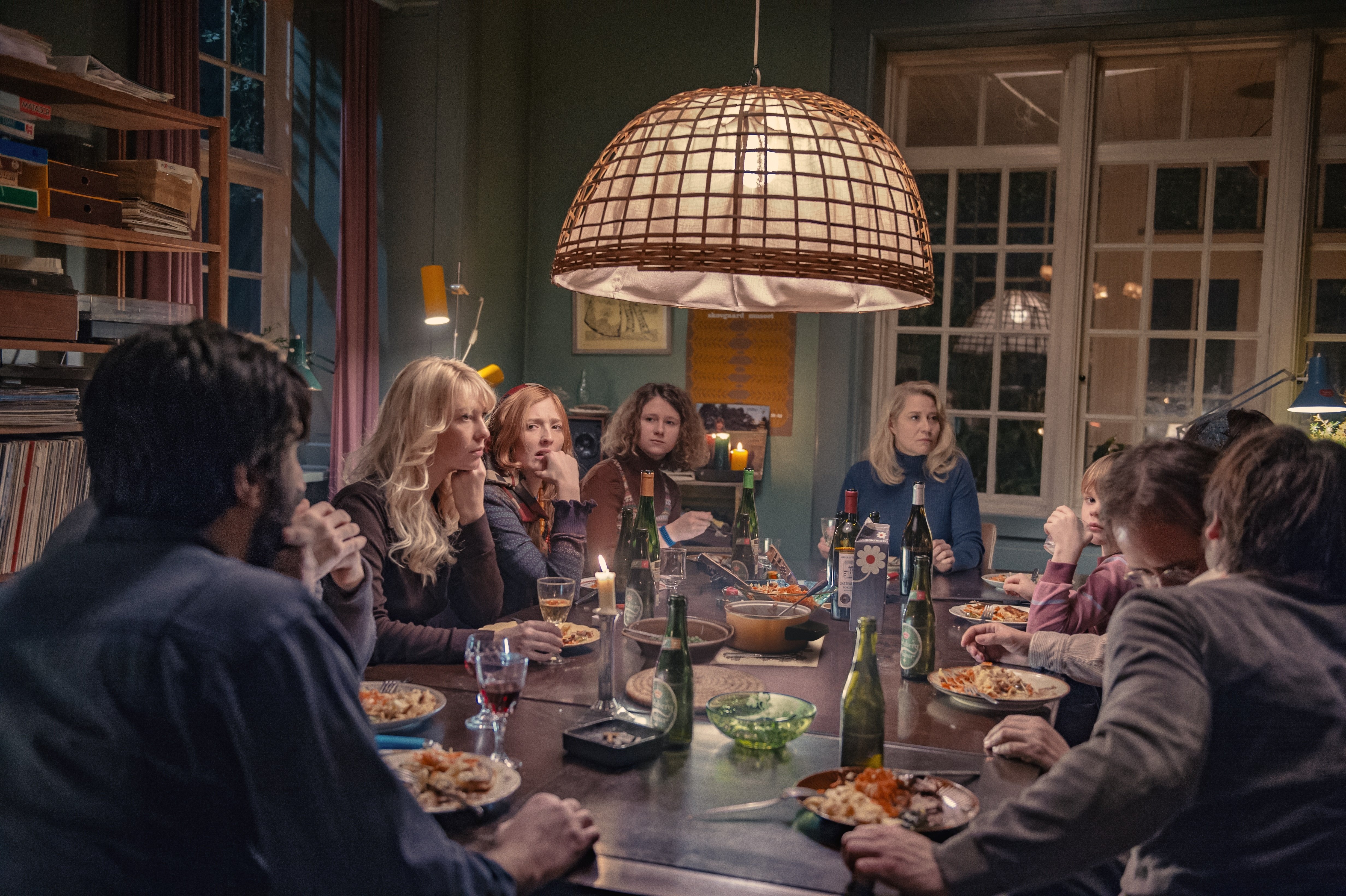 Still of Trine Dyrholm, Fares Fares, Ulrich Thomsen, Lars Ranthe, Magnus Millang, Helene Reingaard Neumann, Julie Agnete Vang, Martha Sofie Wallstrøm Hansen, Anne Gry Henningsen and Sebastian Grønnegaard Milbrat in Kollektivet (2016)