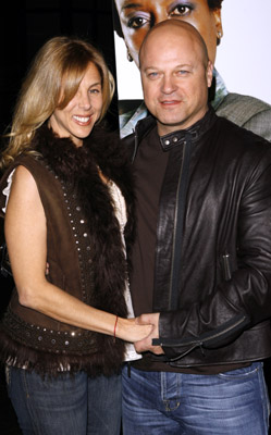 Michael Chiklis and Michelle Morán at event of Skydas (2002)