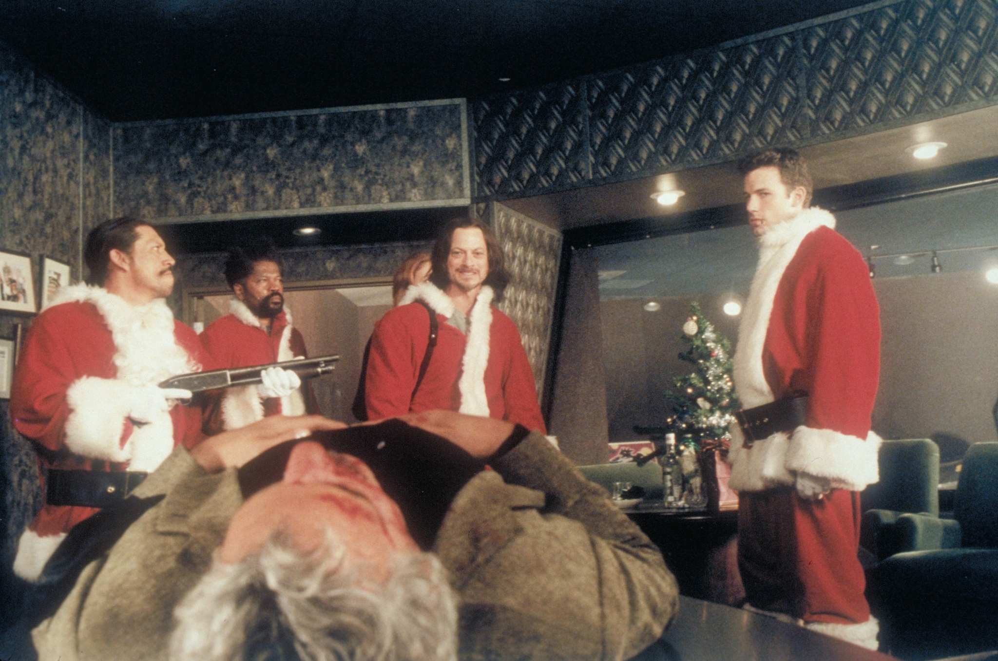 Still of Ben Affleck, Gary Sinise and Danny Trejo in Reindeer Games (2000)
