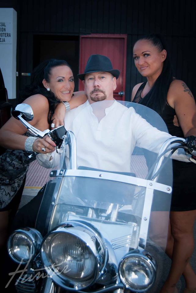 Billie (Centre)with Singer/Actress Chloe Leigh (Left) & Model Dawn Lindsey (Right On Photo shoot for The Cucaracha Club October 2014
