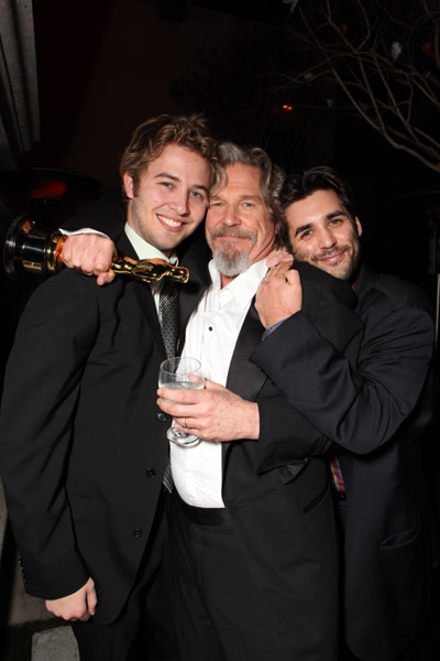 Jeff Bridges, Dylan Bridges and Jordan Bridges at event of The 82nd Annual Academy Awards (2010)