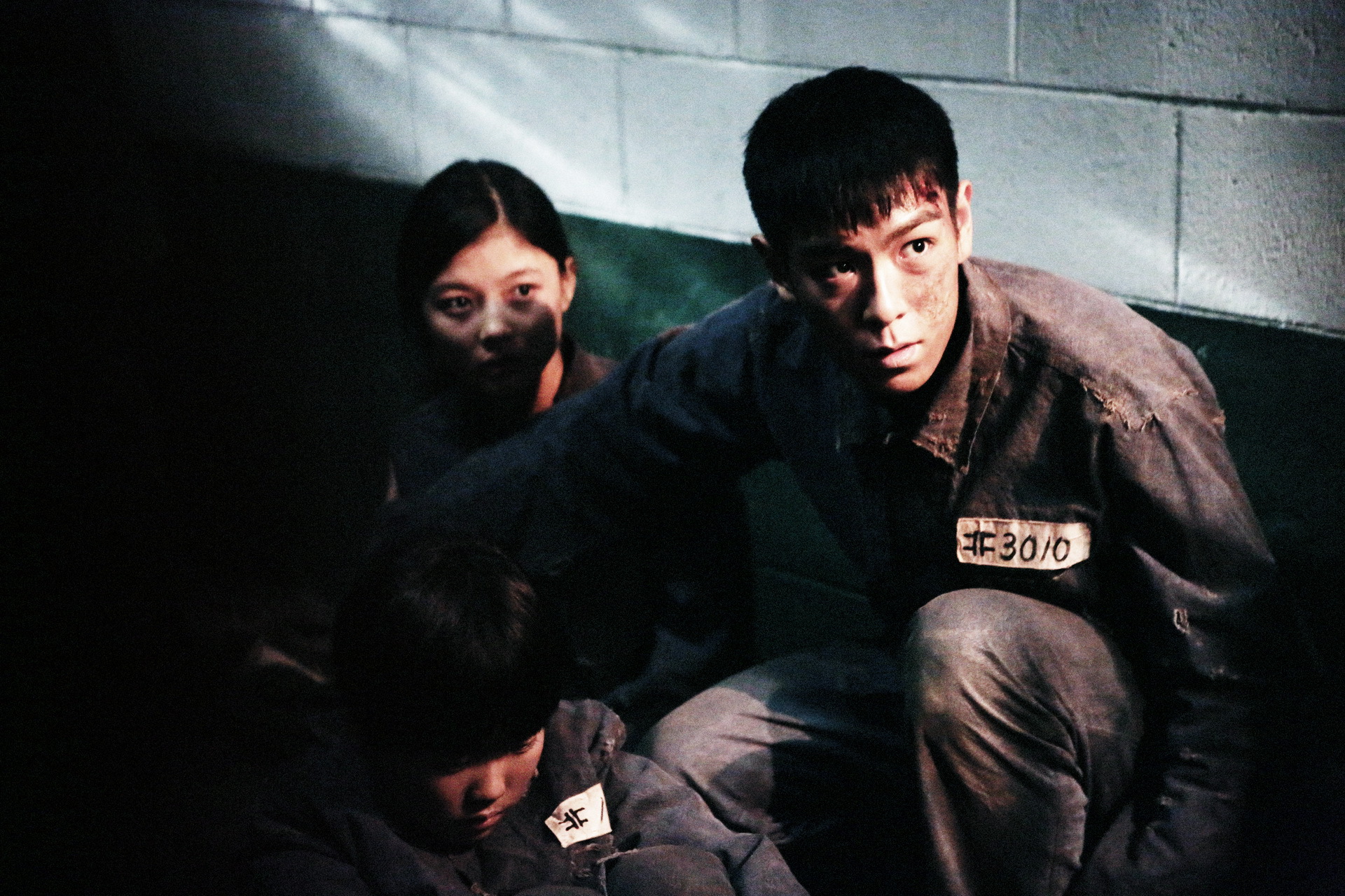 Still of Yoo-Jeong Kim and Seung Hyun Choi in Dong-chang-saeng (2013)