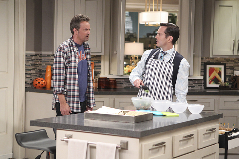 Still of Matthew Perry and Thomas Lennon in The Odd Couple (2015)