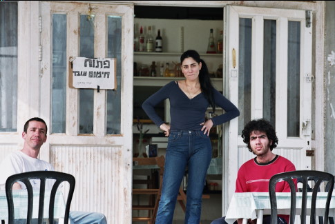 Still of Ronit Elkabetz, Rubi Moskovitz and Shlomi Avraham in Bikur Ha-Tizmoret (2007)