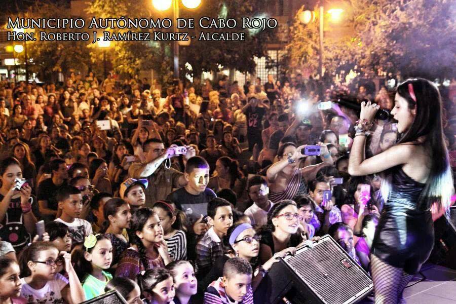 Alanis Sophia at her show in Puerto Rico