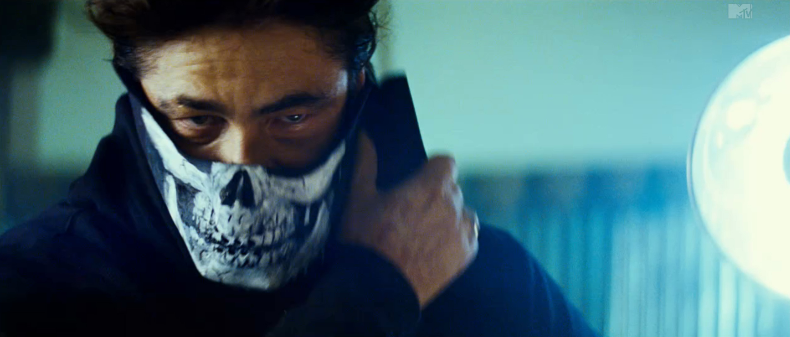 Benicio Del Toro, wearing the skull mask Clint Carney created for Oliver Stone's 