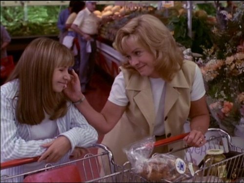 Still of Beverley Mitchell and Catherine Hicks in 7th Heaven (1996)