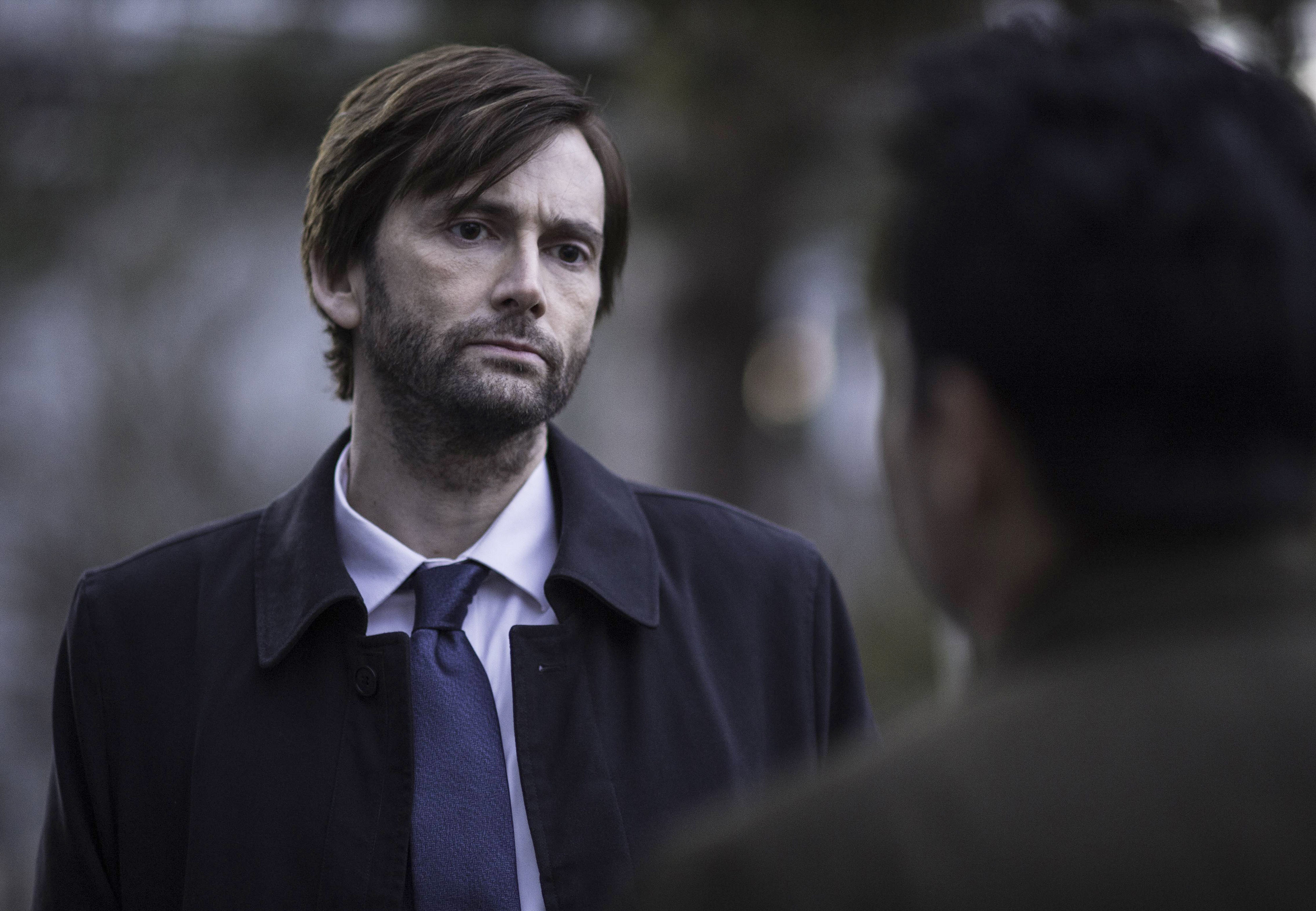 Still of Michael Peña and David Tennant in Gracepoint (2014)