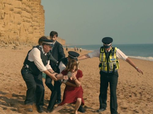 Still of David Tennant and Jodie Whittaker in Broadchurch (2013)