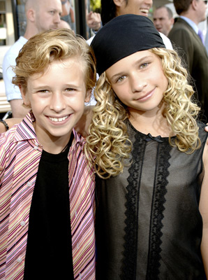 Jenna Boyd and Cayden Boyd at event of The Sisterhood of the Traveling Pants (2005)