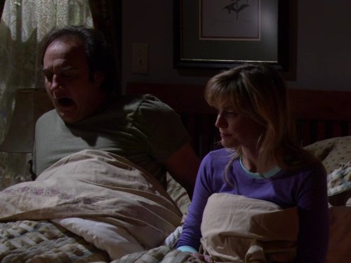 Still of James Belushi and Courtney Thorne-Smith in According to Jim (2001)