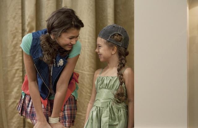 Still of Caitlin Carmichael and Zendaya in Shake It Up! (2010)
