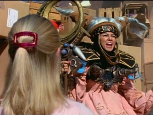 Still of Carla Pérez and Catherine Sutherland in Mighty Morphin Power Rangers (1993)