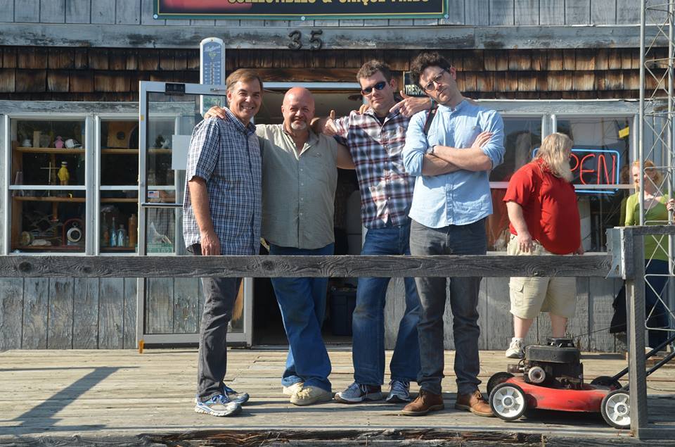 GARTH ON SET WITH PRODUCTION CREW FOR D-DIVERS